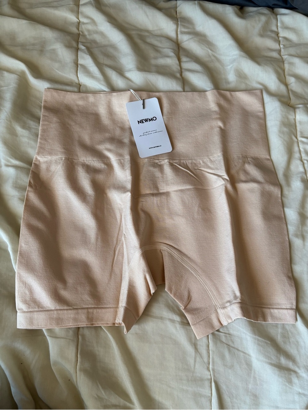 Women’s High-Waist Shaping Shorts in Nude